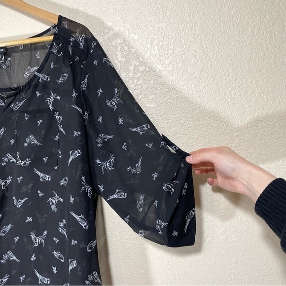 Torrid Sheer Bird Print Button Front Tunic Top Size 2/2X Women - Picture 4 of 9